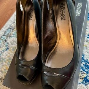 Kenneth Cole Knock It So Black Peep Toe wedges